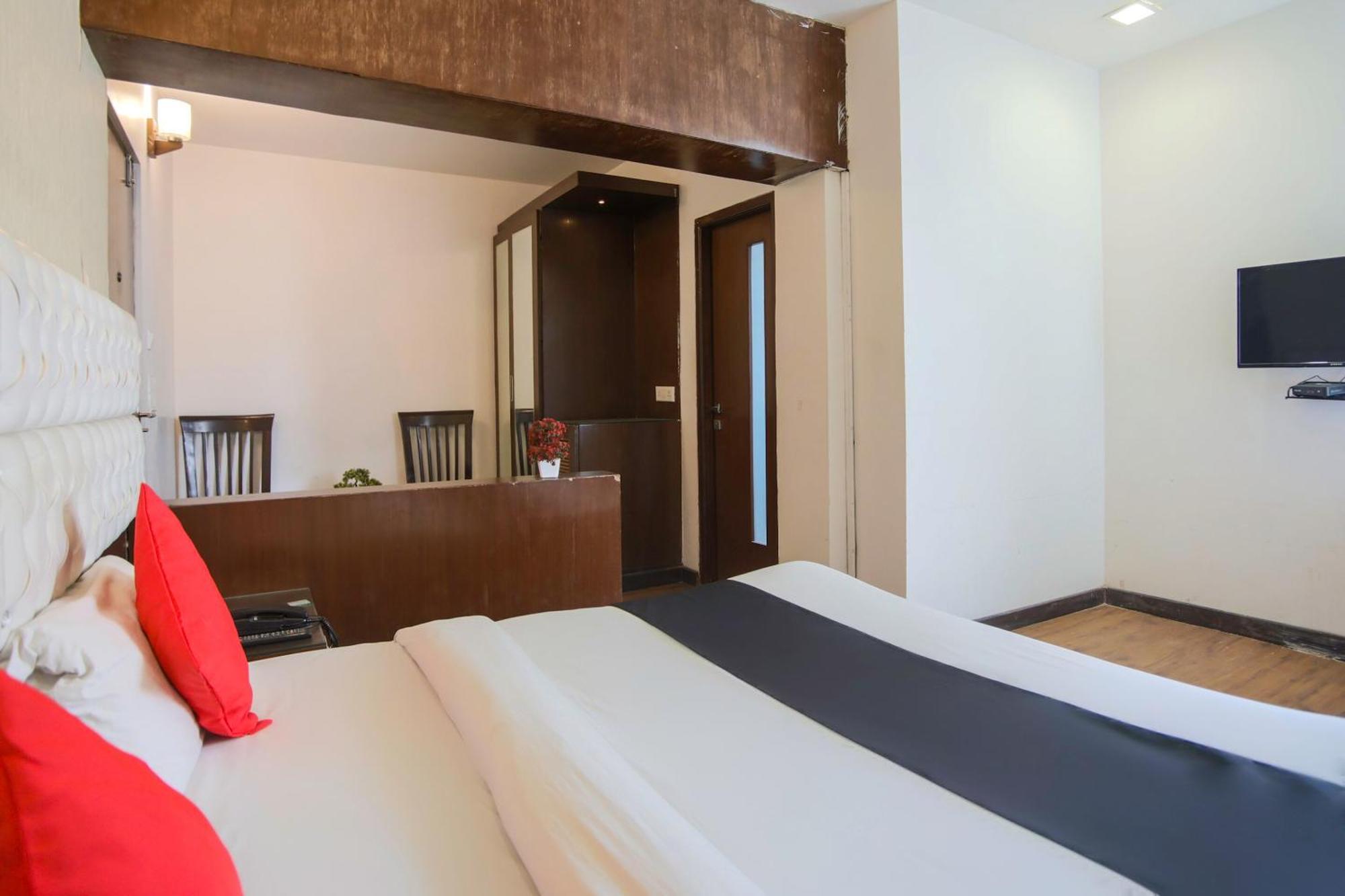 Collection O 69755 Hotel Parktel Indirapuram Exterior foto