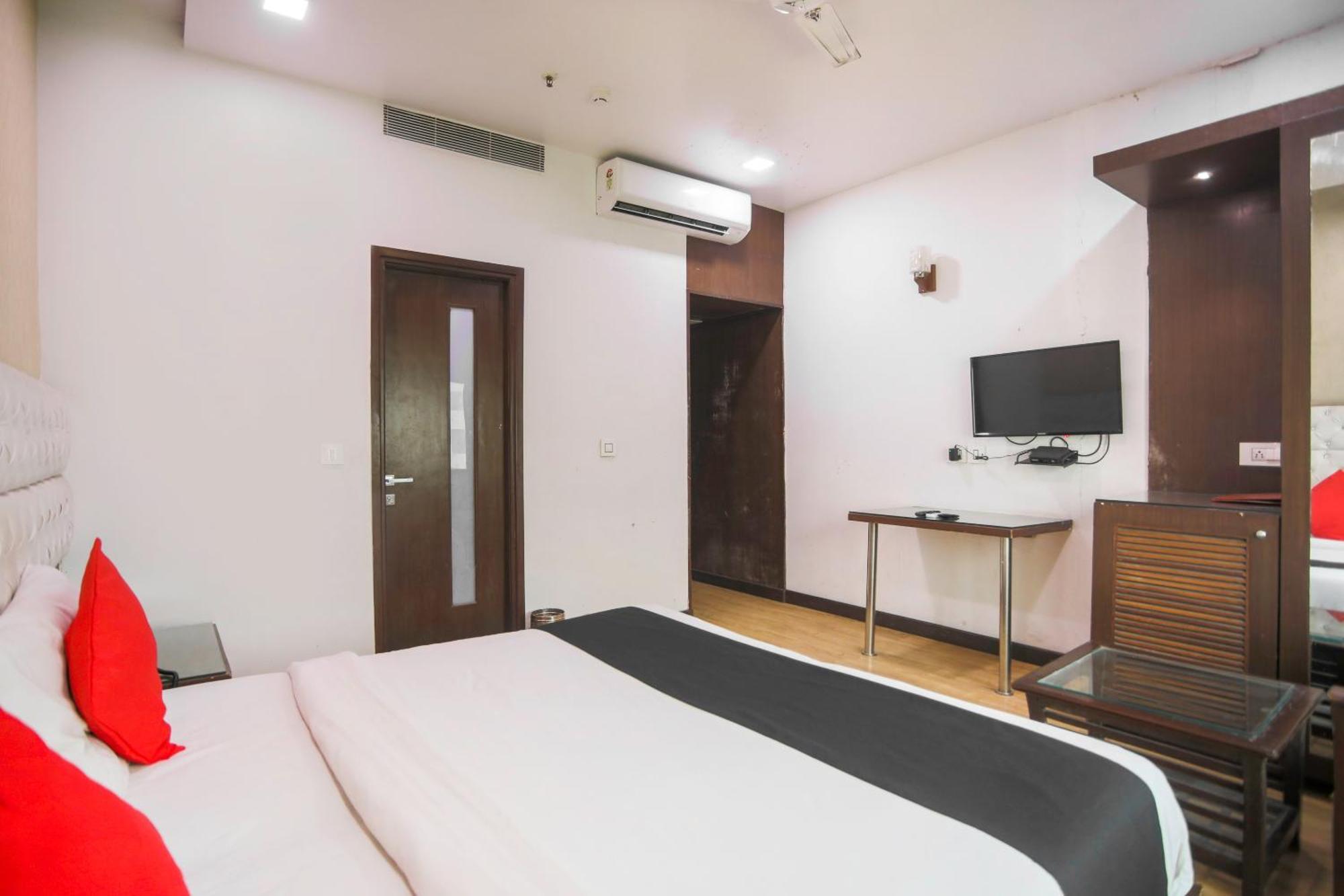 Collection O 69755 Hotel Parktel Indirapuram Exterior foto