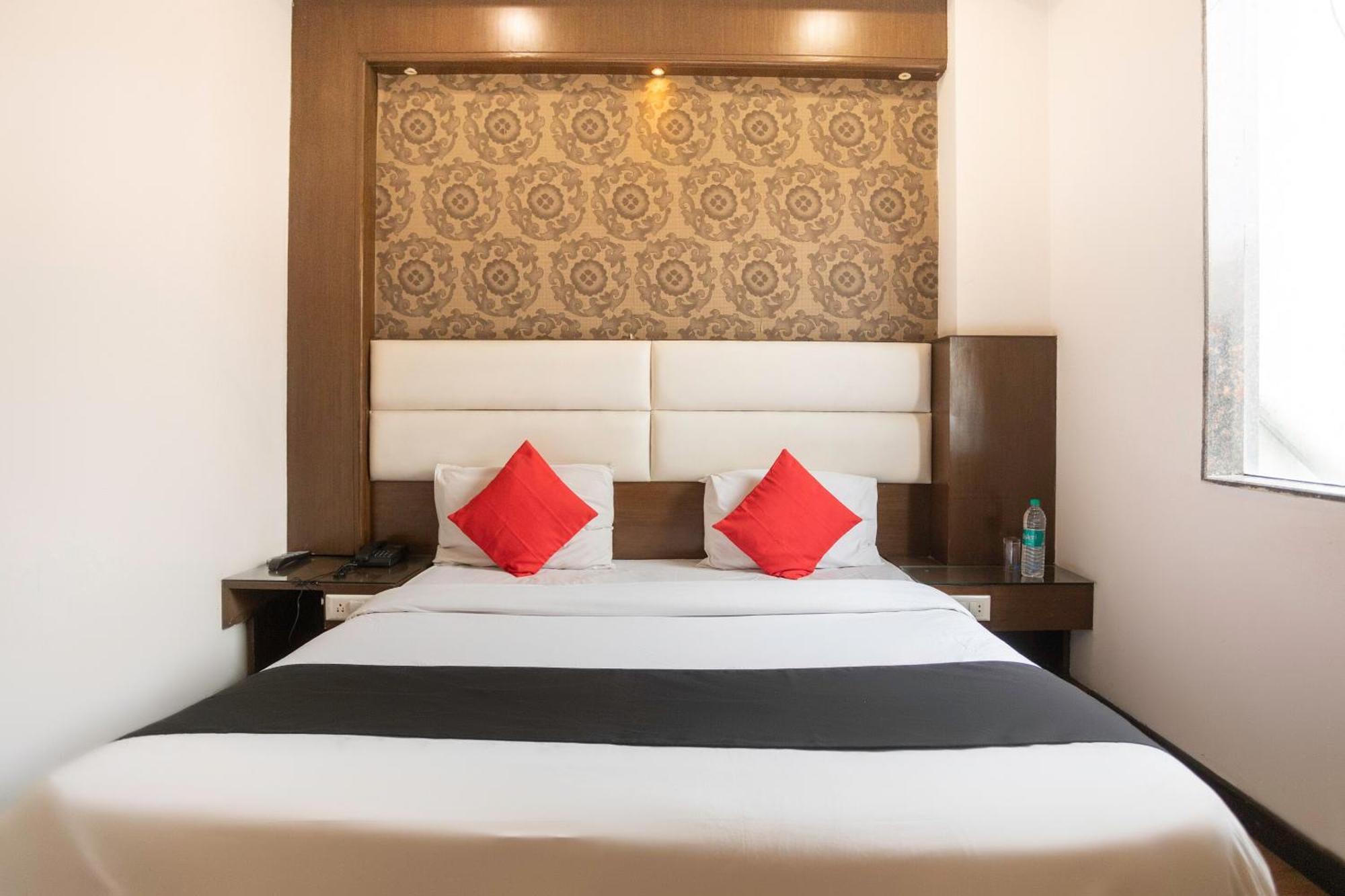 Collection O 69755 Hotel Parktel Indirapuram Exterior foto