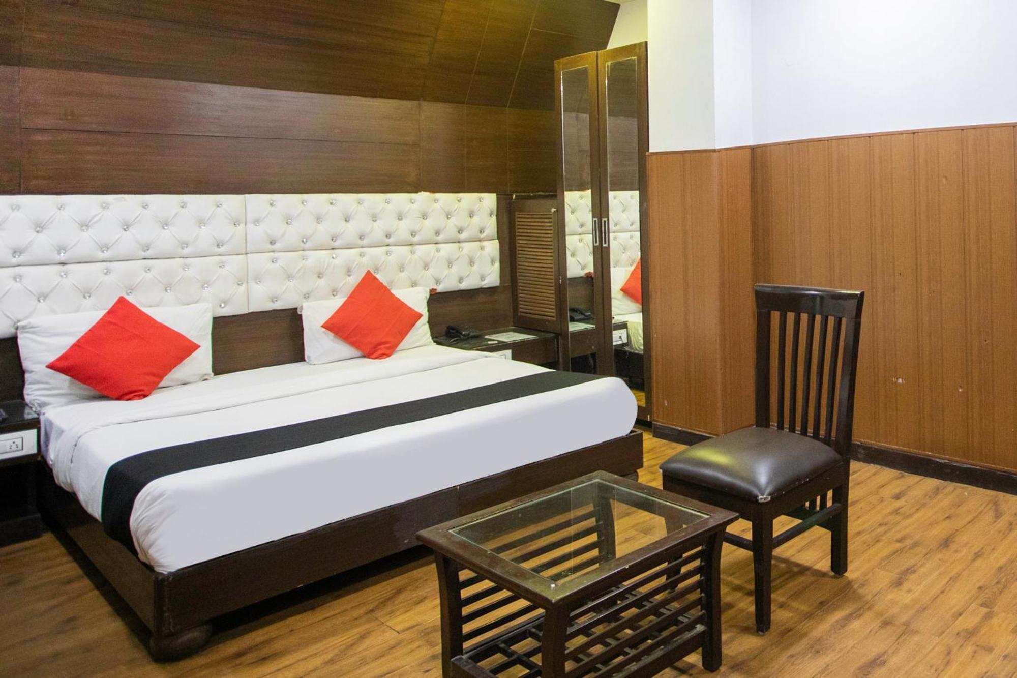 Collection O 69755 Hotel Parktel Indirapuram Exterior foto