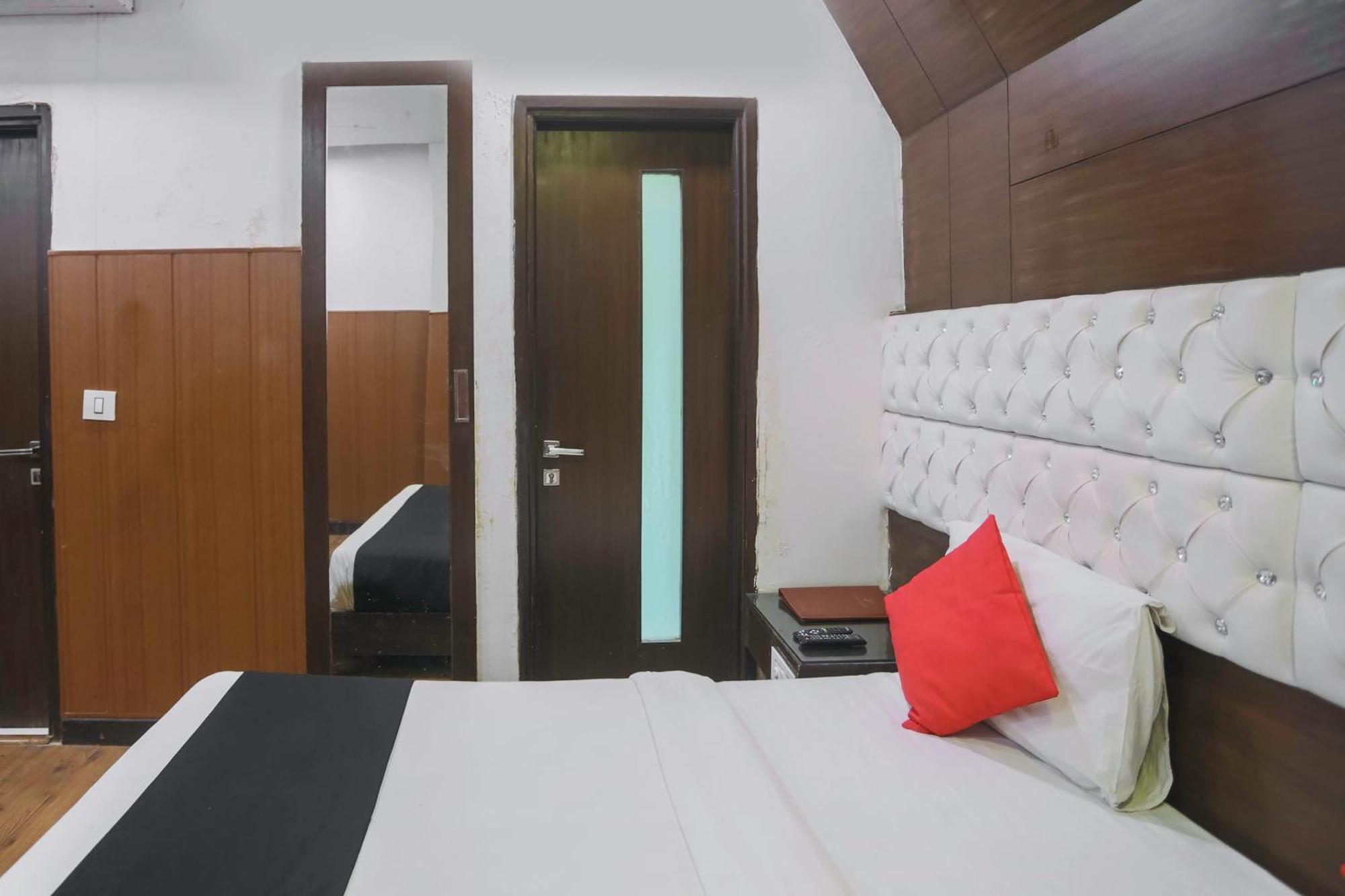 Collection O 69755 Hotel Parktel Indirapuram Exterior foto