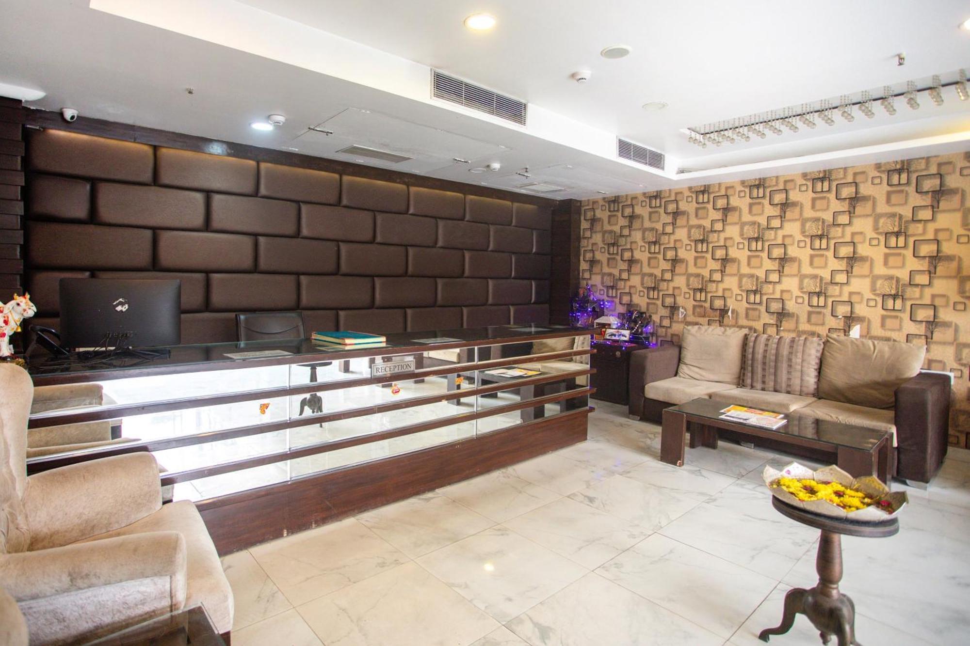 Collection O 69755 Hotel Parktel Indirapuram Exterior foto