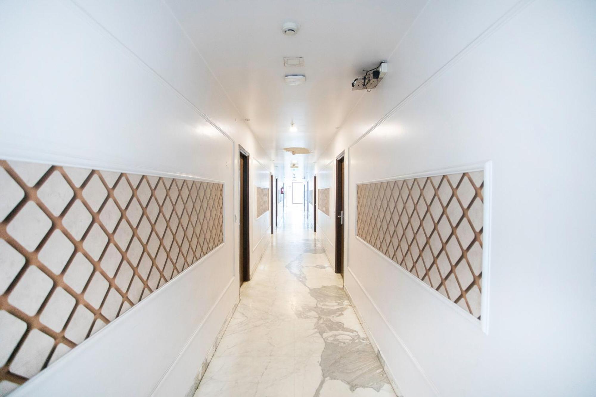 Collection O 69755 Hotel Parktel Indirapuram Exterior foto